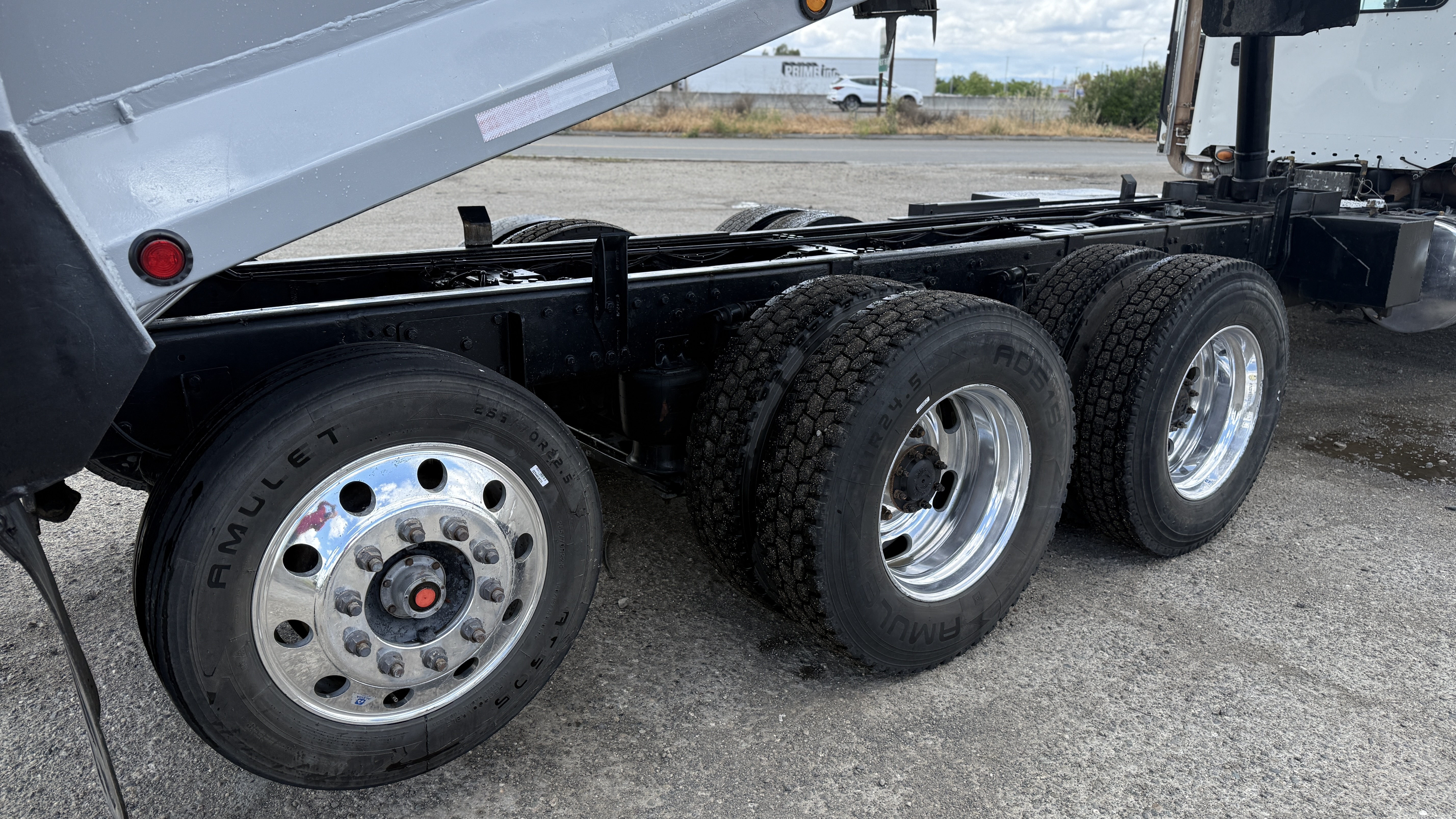 2012 FREIGHTLINER 122SD Super Tag - Image 7